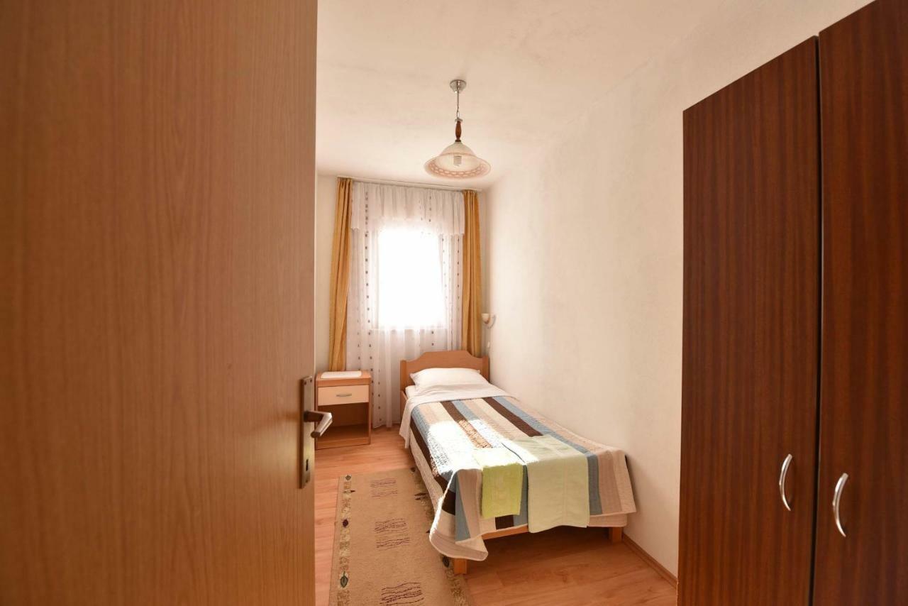 Apartmani Marko Gdinj Esterno foto