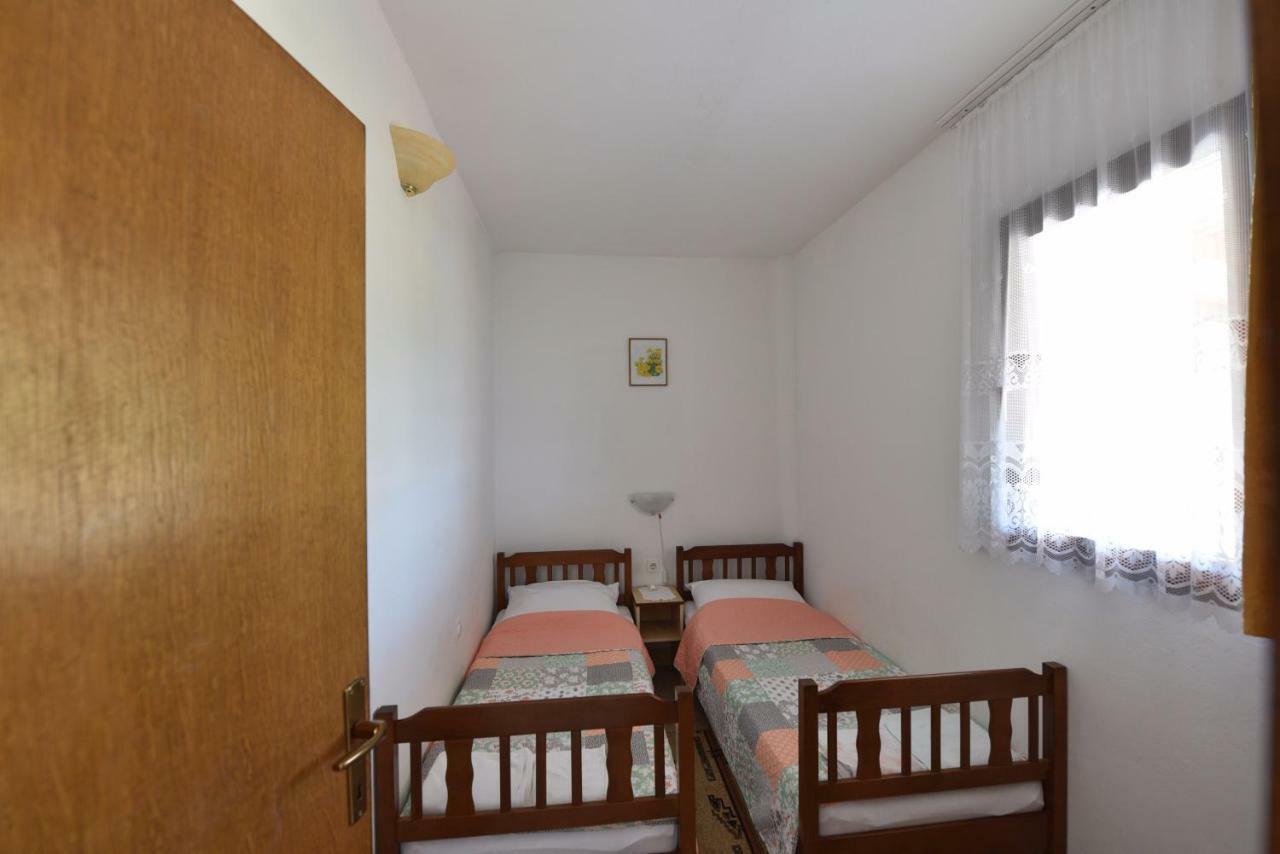 Apartmani Marko Gdinj Esterno foto