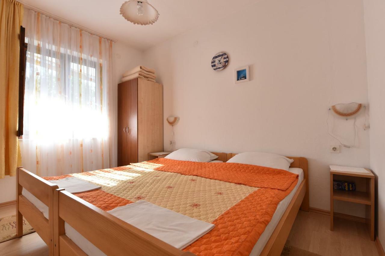 Apartmani Marko Gdinj Esterno foto
