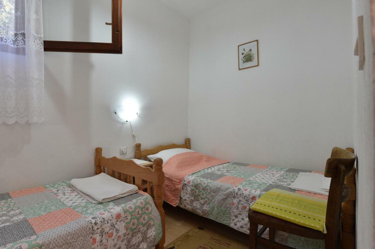 Apartmani Marko Gdinj Esterno foto